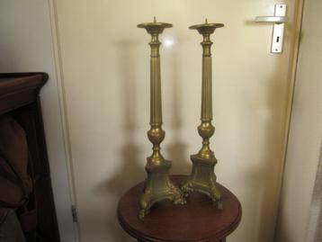 Set 2 grote bronzen kandelaars beschikbaar voor biedingen
