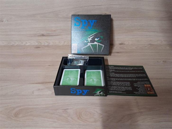 Spy een spion werkt zelden alleen - 999 games - s3171, Hobby en Vrije tijd, Gezelschapsspellen | Bordspellen, Zo goed als nieuw