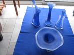 3 glazen vazen en fruitschaal van gezandstraald glas blauw, Ophalen, Blauw, Minder dan 50 cm, Glas