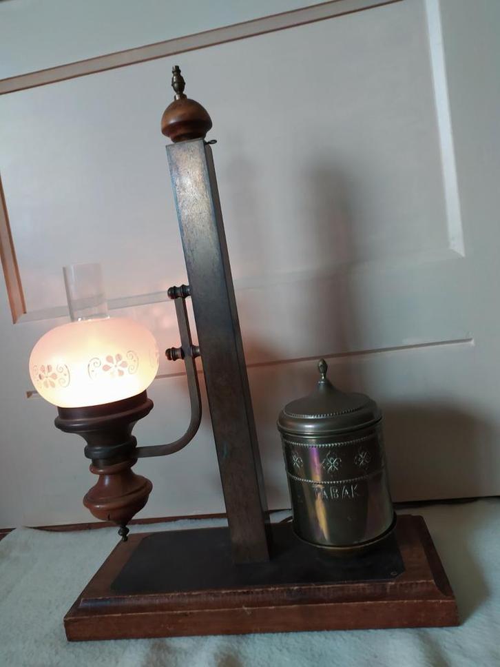 Heel apart ding, vintage tafellamp uit de boedel van oma., Huis en Inrichting, Lampen | Tafellampen, Zo goed als nieuw, Ophalen