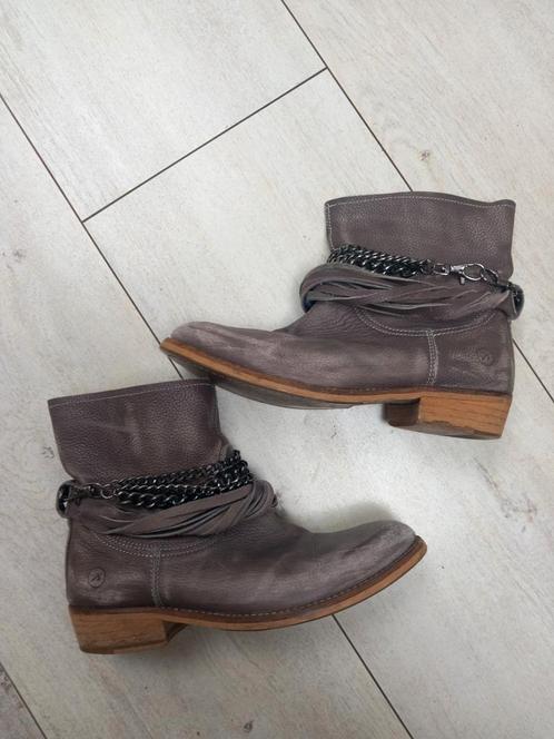 Prachtige grijze leren laarsjes van Bronx. Maat 38, Kleding | Dames, Schoenen, Zo goed als nieuw, Lage of Enkellaarzen, Grijs
