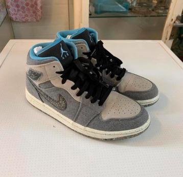 NIKE JORDAN AIR 1 MID CRATER GREY UNIVERSITY BLUE MAAT 42 beschikbaar voor biedingen
