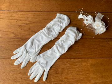Witte halflange handschoenen gedrapeerd en haaraccessoire beschikbaar voor biedingen