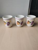 Mokken met fruit decoratie 3 stuks, Ophalen of Verzenden, Zo goed als nieuw, Overige stijlen, Kop(pen) en/of Schotel(s)