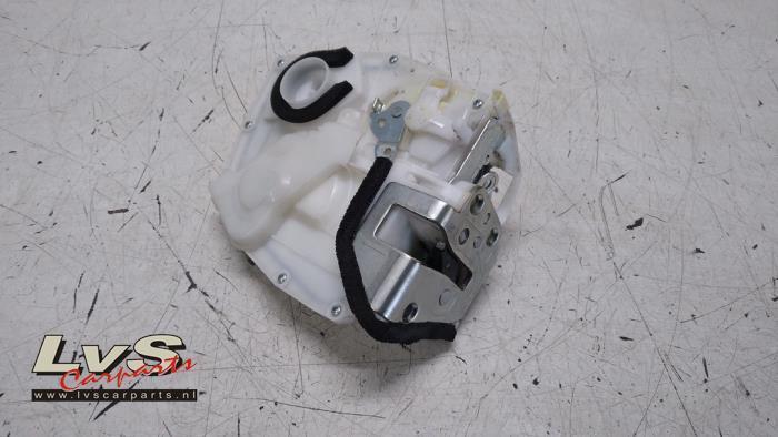 Deurslot Mechaniek 4Deurs links-achter van een Suzuki Swift, Auto-onderdelen, Carrosserie en Plaatwerk, Suzuki, Gebruikt, 3 maanden garantie