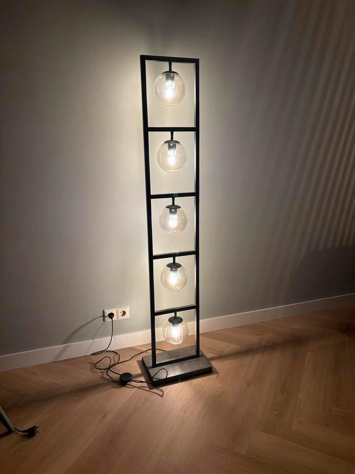Mooie Vloerlamp met Glazen Bollen, Huis en Inrichting, Lampen | Vloerlampen, Zo goed als nieuw, 150 tot 200 cm, Glas, Ophalen