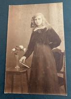 Foto meisje jongedame kapsel A M A Susan Den Haag, Verzenden, Foto, Zo goed als nieuw, Voor 1940