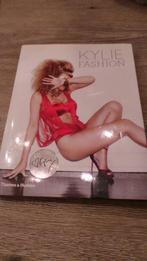 BOEK KYLIE FASHION, Ophalen of Verzenden, Zo goed als nieuw, Artiest, Thames & Hudson