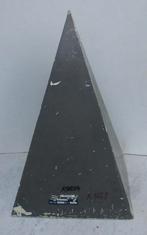 antieke zinken pyramide geometrisch model school, Ophalen