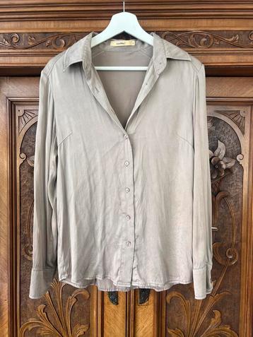 Zijden blouse maat L, kleur taupe, merk Issawho? uit Haarlem beschikbaar voor biedingen