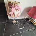 Leuk lampje met kap (kap moet gewassen worden), Huis en Inrichting, Lampen | Tafellampen, Ophalen, Gebruikt, Stof, Minder dan 50 cm