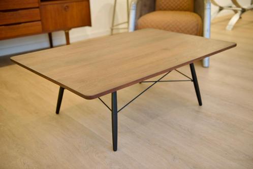 Vitra Eames Coffee Table 1140 Walnotenhout, Huis en Inrichting, Tafels | Salontafels, Zo goed als nieuw, Minder dan 50 cm, 50 tot 100 cm