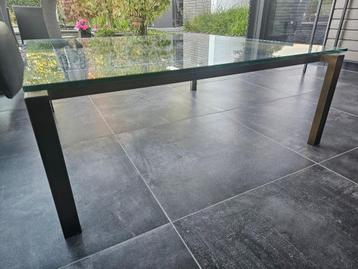 glazen salontafel beschikbaar voor biedingen