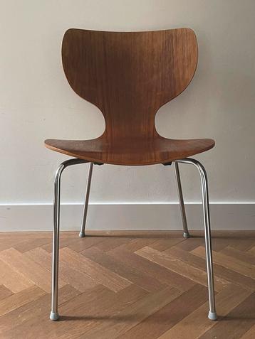 Stoel van Herbert Hirche (made in Denmark) beschikbaar voor biedingen
