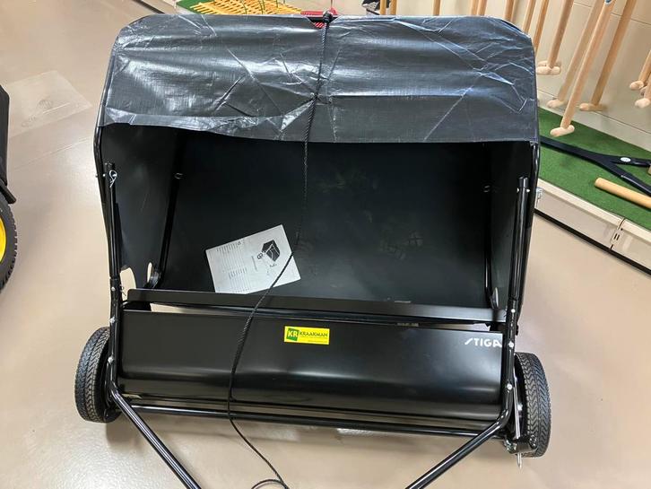 Nieuwe Stiga gras blad veger compact 107cm 340l bak, Tuin en Terras, Veegmachines, Nieuw, Ophalen