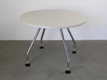 Vitra Sale tafel rond en tafelonderstellen voor ronde bladen beschikbaar voor biedingen