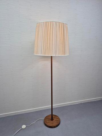 Staande lamp Scandinavisch design. Vintage vloerlamp teak. beschikbaar voor biedingen