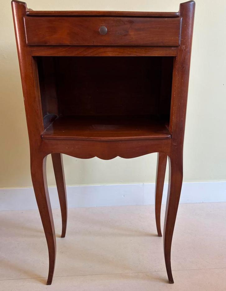 Charmant vintage Frans nachtkastje in Louis XV-stijl, Antiek en Kunst, Antiek | Meubels | Kasten, Ophalen