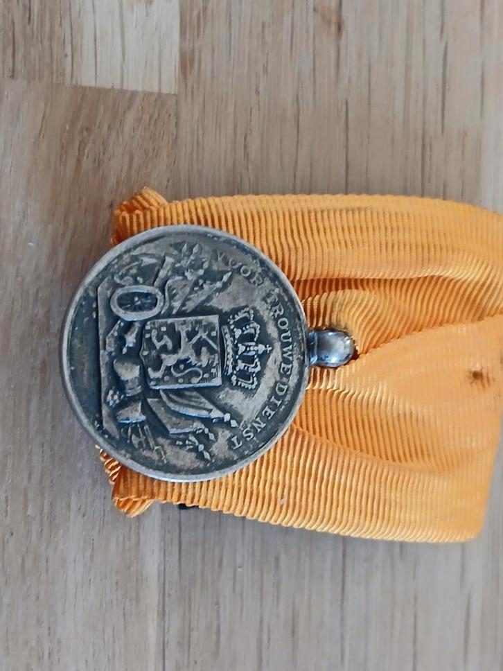 Koningin Juliana zilveren Medaille voor Trouwe Dienst, Postzegels en Munten, Penningen en Medailles, Zilver, Ophalen of Verzenden
