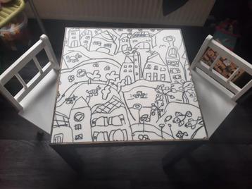 Tafel met 2 stoeltjes 