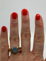 X304 Prachtige zilveren ring goudkleur blauwe steen maat 20, 20 of groter, Ophalen of Verzenden, X, Dame