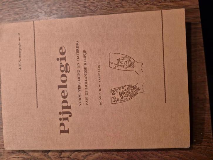 Pijpelogie  vorm, versiering van de Hollandse Kleipijp 1975, Boeken, Techniek, Zo goed als nieuw, Overige onderwerpen, Ophalen of Verzenden
