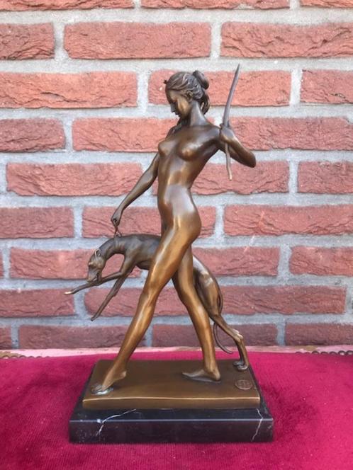 bronzen topbeeld, Diana met hazewindhond, Antiek en Kunst, Kunst | Beelden en Houtsnijwerken, Ophalen of Verzenden