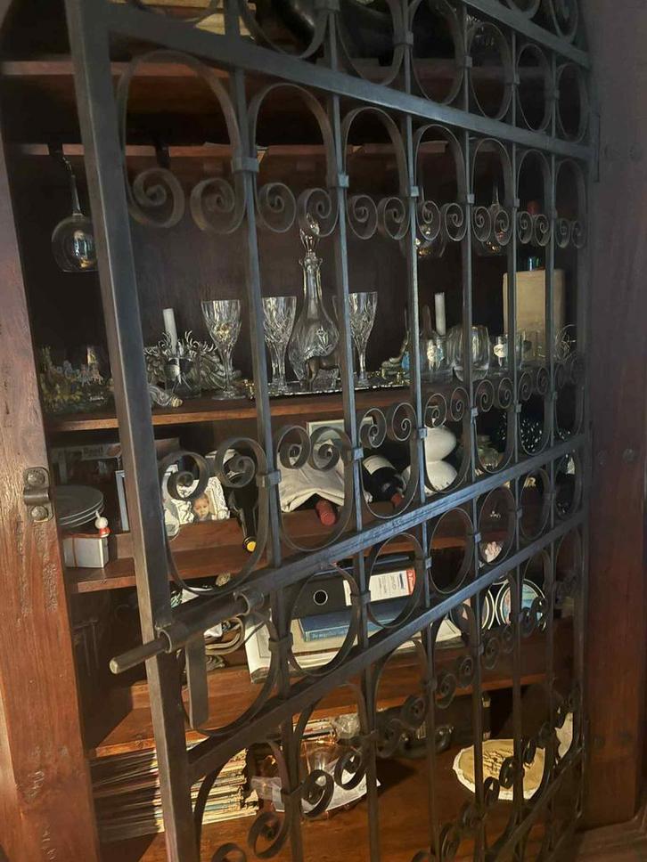 Teakhouten wijnkast met ijzeren deur - Zo goed als nieuw!, Huis en Inrichting, Kasten | Buffetkasten, Zo goed als nieuw, 150 tot 200 cm