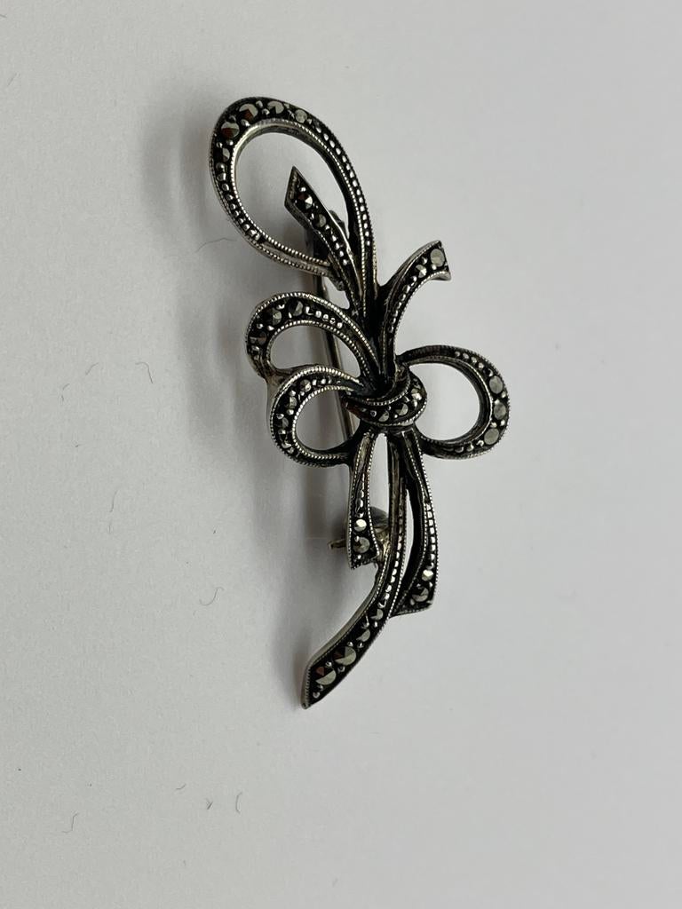 C481 Prachtige zilveren sierlijke broche markasiet, Sieraden, Tassen en Uiterlijk, Antieke sieraden, Ophalen of Verzenden, Zilver