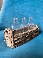 3 glazen flesjes in een mandje, Glas, Rechthoekig, Mand, Ophalen of Verzenden