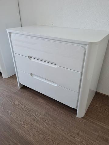 Commode beschikbaar voor biedingen