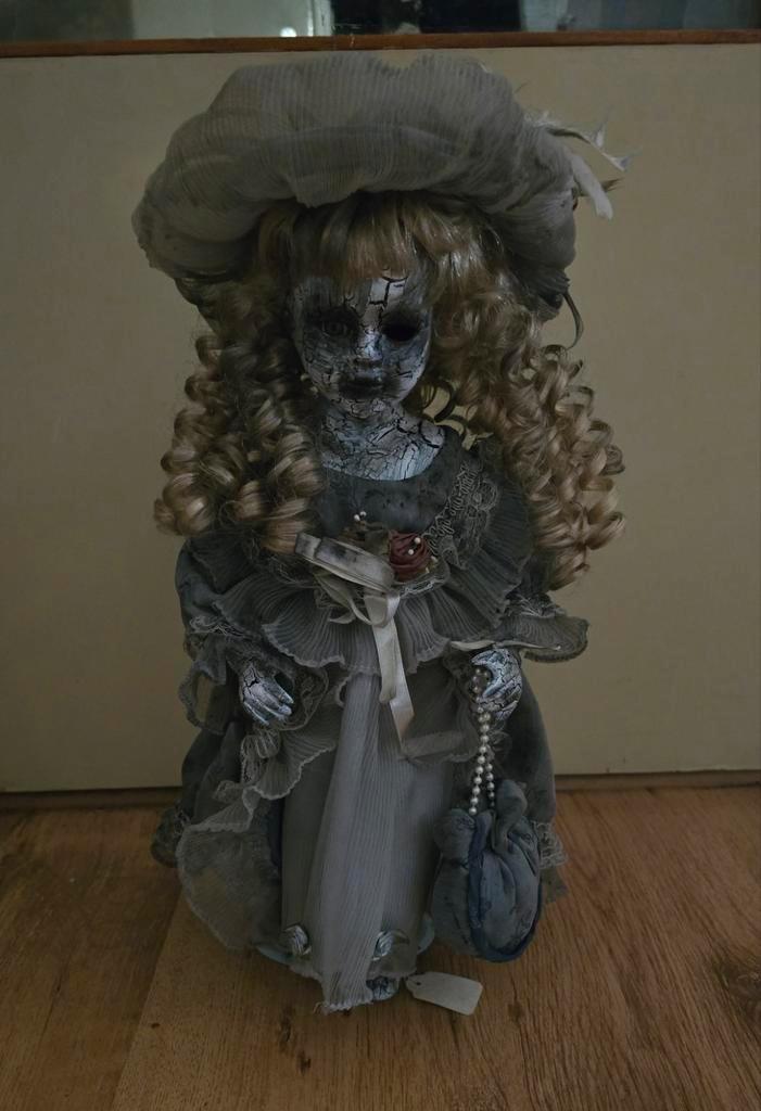 Creepy Doll Winifred horror pop haunted gothic halloween, Antiek en Kunst, Antiek | Speelgoed, Ophalen of Verzenden