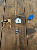 Capo, plectrum met houder en gitaarstemmer, Muziek en Instrumenten, Instrumenten | Toebehoren, Ophalen, Gebruikt, Akoestische gitaar