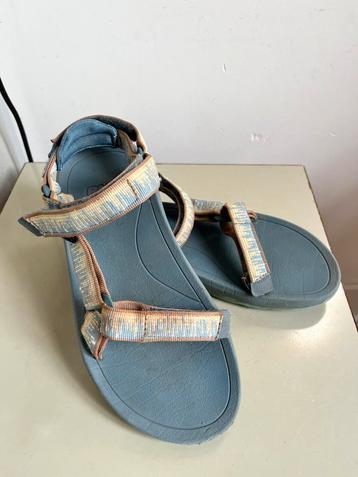 Teva sandalen maat 35 beschikbaar voor biedingen