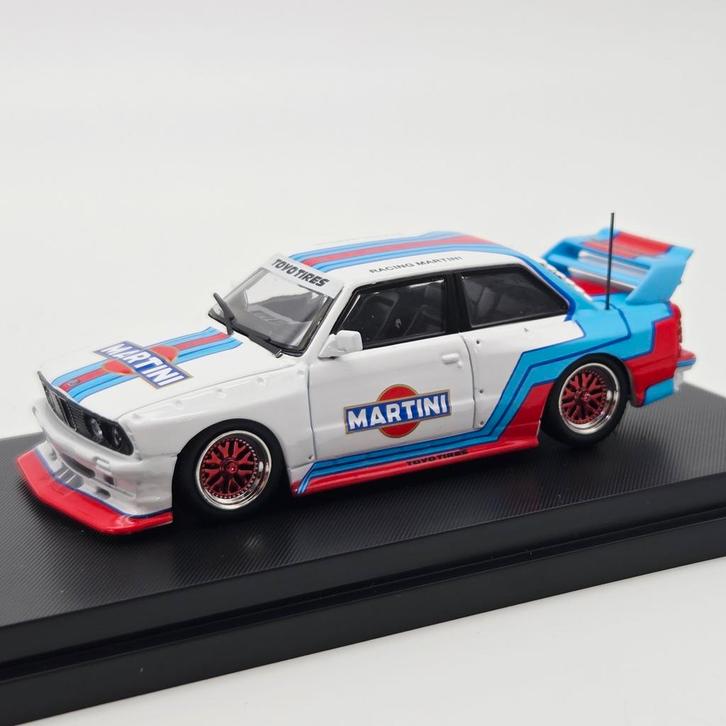 Street Weapon BMW E30 *Martini*, white/blue/red, Hobby en Vrije tijd, Modelauto's | Overige schalen, Nieuw, Ophalen of Verzenden