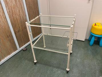 Trolley bijzet tafel. Uit dokters praktijk beschikbaar voor biedingen