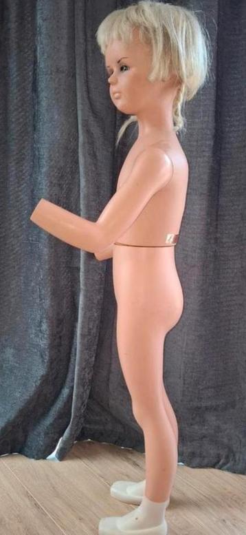 Mannequin uit Parijs  beschikbaar voor biedingen