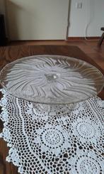 mooi op hoge voet uitgevoerd oude glazen taart/vlaai schaal, Huis en Inrichting, Keuken | Servies, Ophalen of Verzenden, Overige stijlen