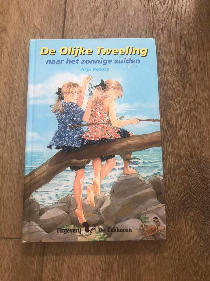 Arja Peters - De olijke tweeling naar het zonnige zuiden, Boeken, Kinderboeken | Jeugd | 10 tot 12 jaar, Gelezen, Ophalen of Verzenden