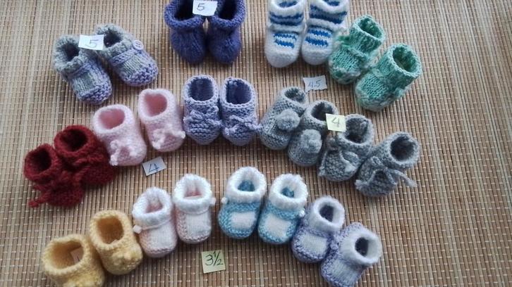 Poppenkleertjes    div. Maten  Handgebreide  Slofjes, Kinderen en Baby's, Speelgoed | Poppen, Zo goed als nieuw, Babypop, Ophalen of Verzenden