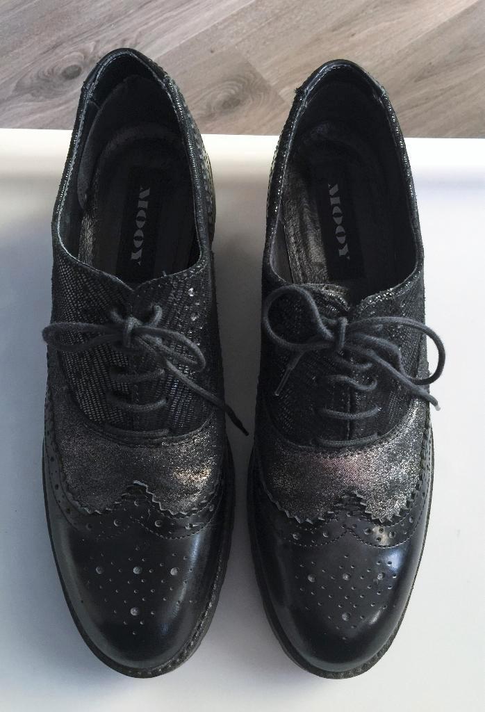 Mooy amper gedragen zwarte leren veter schoenen maat 41, Kleding | Dames, Schoenen, Zo goed als nieuw, Schoenen met lage hakken