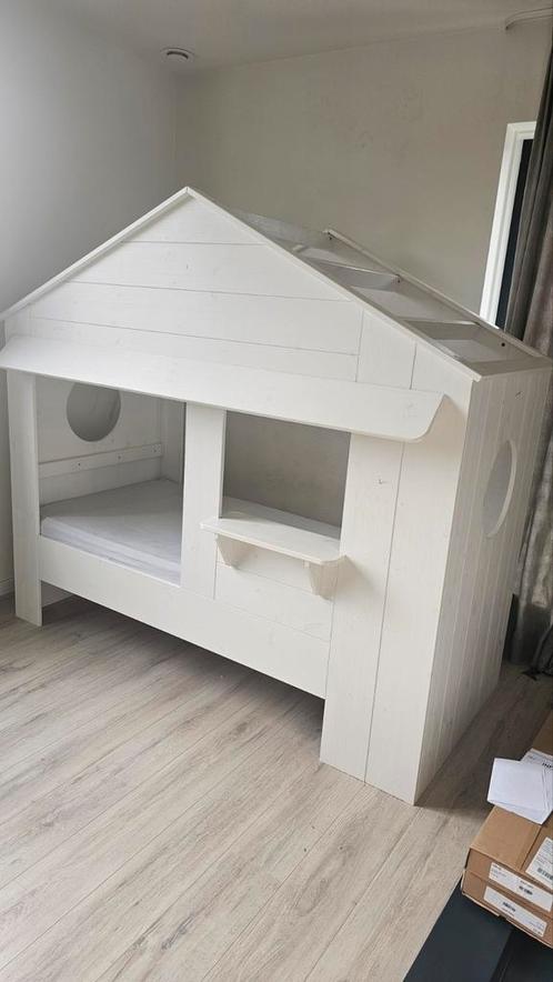 kinder bed huis wit erg mooi nog., Kinderen en Baby's, Kinderkamer | Stapelbedden en Hoogslapers, Zo goed als nieuw, Overige typen