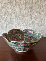 Prachtige Chinese schaal Famille Rose vintage jaren 60, Huis en Inrichting, Ophalen of Verzenden, Zo goed als nieuw, Rond, Porselein of Keramiek