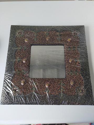 Bruine spiegel  beschikbaar voor biedingen