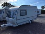 Toercaravan Hylander Design 380 (met voortent en inventaris), Caravans en Kamperen, Overige merken, Koelkast, Tot en met 2, Treinzit