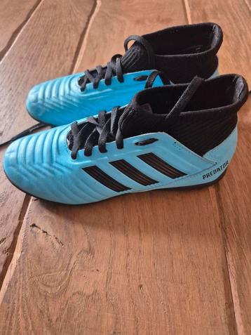 Adidas voetbalschoenen mt 33 beschikbaar voor biedingen