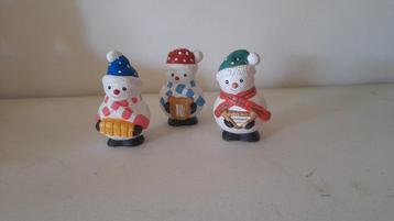 Beeldjes 3 sneeuwpoppen beschikbaar voor biedingen