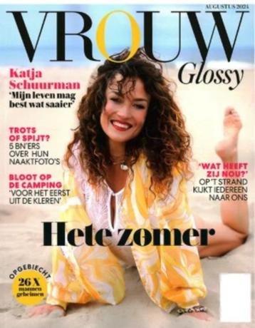 Vrouw Glossy magazines beschikbaar voor biedingen