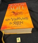 Jean M auel. Een vuurplaats in steen. Boek. €2,99, Ophalen of Verzenden, Zo goed als nieuw