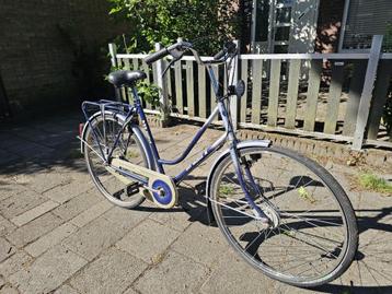 fijne stapfiets met versnellingen beschikbaar voor biedingen